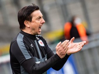Geht nicht mit Eintracht Braunschweig in die 3. Liga: Trainer Daniel Meyer. Foto: Swen Pförtner/dpa Geht nicht mit Eintracht Braunschweig in die 3. Liga: Trainer Daniel Meyer. Foto: Swen Pförtner/dpa