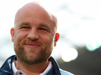 Rouven Schröder wurde bei seinem neuen Club vorgestellt Rouven Schröder wurde bei seinem neuen Club vorgestellt