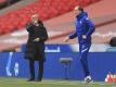 Pep Guardiola (l) trifft mit Manchester City auf Thomas Tuchel und den FC Chelsea. Foto: Adam Davy/Pool PA/AP/dpa