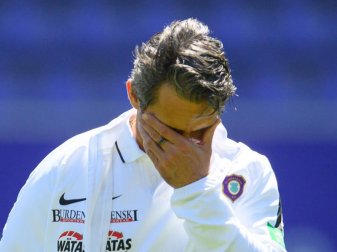 Trainer Dirk Schuster muss in Aue gehen. Foto: Robert Michael/dpa-Zentralbild/dpa Trainer Dirk Schuster muss in Aue gehen. Foto: Robert Michael/dpa-Zentralbild/dpa