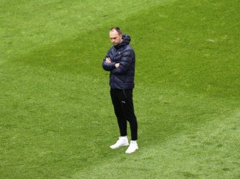 Trainer Ole Werner steht mit Kiel vor dem Aufstieg. Foto: Rolf Vennenbernd/dpa Pool/dpa Trainer Ole Werner steht mit Kiel vor dem Aufstieg. Foto: Rolf Vennenbernd/dpa Pool/dpa