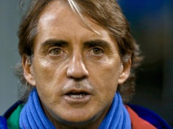 Feierte mit Italien einen deutlichen Testspielsieg: National-Coach Roberto Mancini. Foto: Cezaro De Luca/dpa Feierte mit Italien einen deutlichen Testspielsieg: National-Coach Roberto Mancini. Foto: Cezaro De Luca/dpa