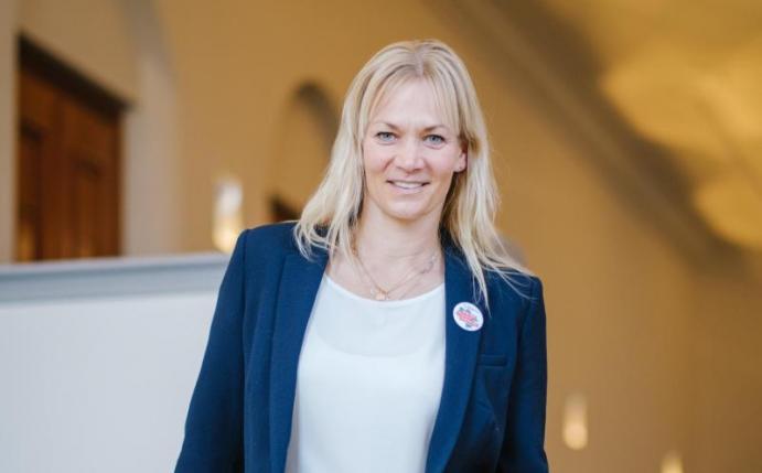 Frau mit klarer Meinung: Ex-Schiedsrichterin Bibiana Steinhaus-Webb. Foto: Ole Spata/dpa