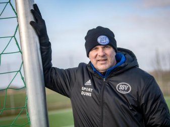 Der frühere Torwart Oliver Reck leidet mit Schalke und Werder mit. Foto: Sina Schuldt/dpa Der frühere Torwart Oliver Reck leidet mit Schalke und Werder mit. Foto: Sina Schuldt/dpa