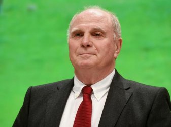 Uli Hoeneß hat laut eigener Aussage Investor Ismaik an den Lokalrivalen TSV 1860 München vermittelt. Foto: Tobias Hase/dpa Uli Hoeneß hat laut eigener Aussage Investor Ismaik an den Lokalrivalen TSV 1860 München vermittelt. Foto: Tobias Hase/dpa