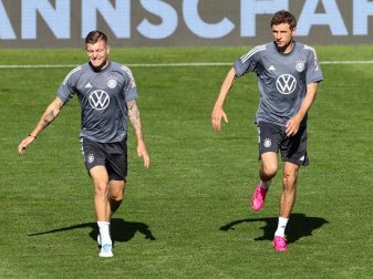 Wieder dabei: Toni Kroos (l) und Thomas Müller in Aktion. Foto: Christian Charisius/dpa Wieder dabei: Toni Kroos (l) und Thomas Müller in Aktion. Foto: Christian Charisius/dpa
