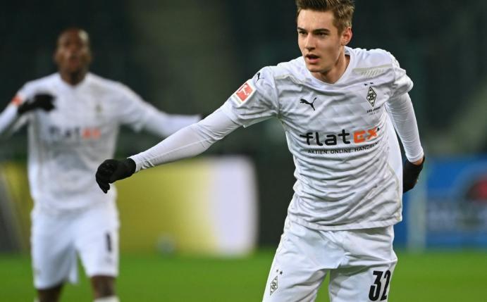 Florian Neuhaus weist Transfergerüchte zurück