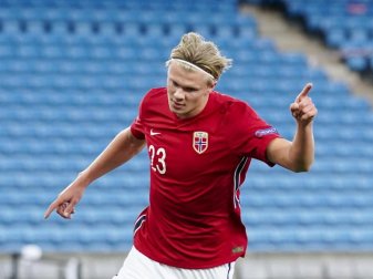Sorgte mit seinem späten Tor im Testspiel gegen Außenseiter Luxemburg für den Sieg der Norweger: Erling Haaland jubelt. Foto: Stian Lysberg Solum/NTB scanpix/dpa Sorgte mit seinem späten Tor im Testspiel gegen Außenseiter Luxemburg für den Sieg der Norweger: Erling Haaland jubelt. Foto: Stian Lysberg Solum/NTB scanpix/dpa