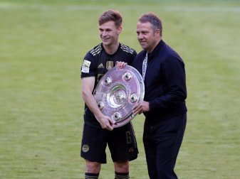 Hansi Flick traut Joshua Kimmich viel zu Hansi Flick traut Joshua Kimmich viel zu