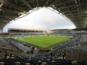 Das Spiel um den europäischen Super Cup soll wie geplant in Belfast im Windsor Park stattfinden. Foto: picture alliance / Christian Charisius/dpa Das Spiel um den europäischen Super Cup soll wie geplant in Belfast im Windsor Park stattfinden. Foto: picture alliance / Christian Charisius/dpa
