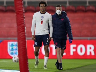 Trent Alexander-Arnold verletzt sich bei Testspiel Trent Alexander-Arnold verletzt sich bei Testspiel