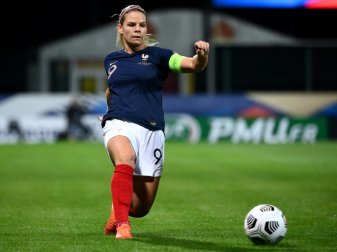 Eugenie Le Sommer wird UEFA-Botschafterin für Kinder Eugenie Le Sommer wird UEFA-Botschafterin für Kinder
