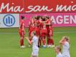 Die Frauen vom FC Bayern München jubeln nach dem 2:0 durch Linda Dallmann gegen Eintracht Frankfurt. Foto: Peter Kneffel/dpa