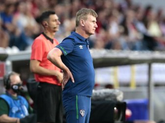 Irlands Trainer Stephen Kenny verfolgt das Spiel gegen Ungarn. Foto: Trenka Atilla/PA Wire/dpa Irlands Trainer Stephen Kenny verfolgt das Spiel gegen Ungarn. Foto: Trenka Atilla/PA Wire/dpa