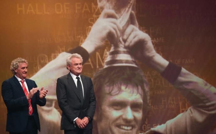 Der Belgier Jean-Marie Pfaff (L) lobt Joachim Löw