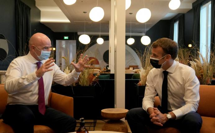 Macron und Infantino weihen FIFA-Niederlassung ein