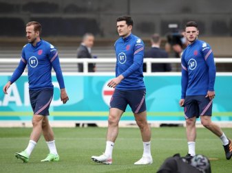 Die Engländer um Harry Kane, Harry Maguire und Declan Rice (l-r) träumen vom EM-Titel. Foto: Nick Potts/PA Wire/dpa Die Engländer um Harry Kane, Harry Maguire und Declan Rice (l-r) träumen vom EM-Titel. Foto: Nick Potts/PA Wire/dpa
