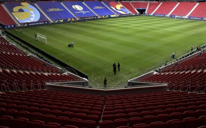 Im brasilianischen Nationalstadion soll das Eröffnungsspiel stattfinden - mit Venezuela als Gast. Foto: Eraldo Peres/AP/dpa