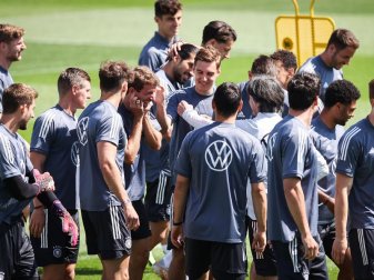 Drei DFB-Spieler stehen vor ihrer jeweils sechsten Welt- oder Europameisterschaft. Foto: Christian Charisius/dpa Drei DFB-Spieler stehen vor ihrer jeweils sechsten Welt- oder Europameisterschaft. Foto: Christian Charisius/dpa