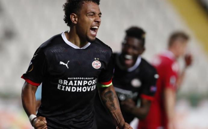 Soll beim BVB ein Kandidat sein: Donyell Malen. Foto: Petros Karadjias/AP/dpa