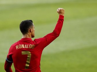 Will mit Portugal erneut den Titel holen: Superstar Cristiano Ronaldo. Foto: Armando Franca/AP/dpa Will mit Portugal erneut den Titel holen: Superstar Cristiano Ronaldo. Foto: Armando Franca/AP/dpa