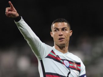 Cristiano Ronaldo spielt seit 2018 für Juventus Turin. Sein Vertrag läuft noch eine Saison. Foto: Olivier Matthys/AP/dpa Cristiano Ronaldo spielt seit 2018 für Juventus Turin. Sein Vertrag läuft noch eine Saison. Foto: Olivier Matthys/AP/dpa