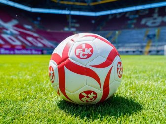 Der 1. FC Kaiserslautern wurde vom Südwestdeutschen Fußball-Verband für die 1. Runde im DFB-Pokal gemeldet. Foto: Uwe Anspach/dpa Der 1. FC Kaiserslautern wurde vom Südwestdeutschen Fußball-Verband für die 1. Runde im DFB-Pokal gemeldet. Foto: Uwe Anspach/dpa