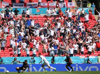 Die englischen Fans sind zurück im Wembleystadion Die englischen Fans sind zurück im Wembleystadion