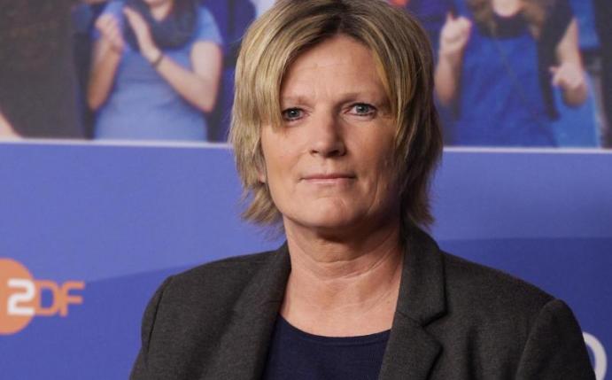 Kommentiert das EM-Spiel der Dänen gegen Belgien: ZDF-Reporterin Claudia Neumann. Foto: Rainer Jensen/dpa