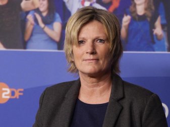 Kommentiert das EM-Spiel der Dänen gegen Belgien: ZDF-Reporterin Claudia Neumann. Foto: Rainer Jensen/dpa Kommentiert das EM-Spiel der Dänen gegen Belgien: ZDF-Reporterin Claudia Neumann. Foto: Rainer Jensen/dpa