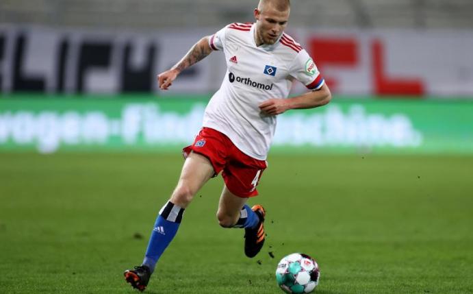 Wechselt vom Hamburger SV in die Bundesliga zu Union Berlin: Rick van Drongelen in Aktion. Foto: Christian Charisius/dpa-Pool/dpa