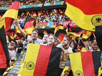 14.500 Fans hatten Karten ergattert, um das EM-Auftaktspiel von Deutschland gegen Frankreich live zu sehen. Foto: Federico Gambarini/dpa 14.500 Fans hatten Karten ergattert, um das EM-Auftaktspiel von Deutschland gegen Frankreich live zu sehen. Foto: Federico Gambarini/dpa