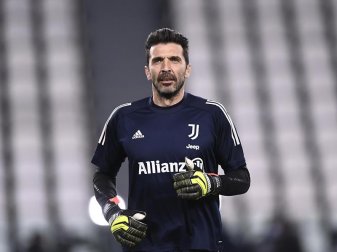 Kehrt zu Parma Calcio zurück: Torhüter-Legende Gianluigi Buffon. Foto: Fabio Ferrari/LaPresse via ZUMA Press/dpa Kehrt zu Parma Calcio zurück: Torhüter-Legende Gianluigi Buffon. Foto: Fabio Ferrari/LaPresse via ZUMA Press/dpa