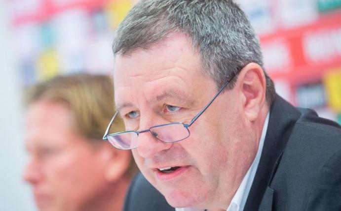 Werner Wolf entschuldigte sich bei den FC-Mitgliedern. Foto: Rolf Vennenbernd/dpa