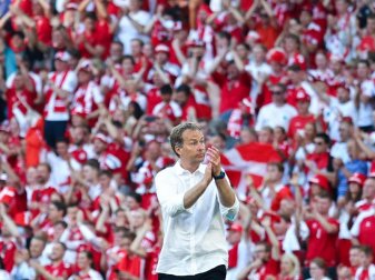 Das dänische Team von Trainer Kasper Hjulmand spielt weiter in Kopenhagen. Foto: Wolfgang Rattay/Reuters Pool/AP/dpa Das dänische Team von Trainer Kasper Hjulmand spielt weiter in Kopenhagen. Foto: Wolfgang Rattay/Reuters Pool/AP/dpa