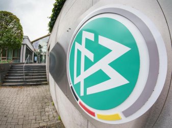 Nach den Turbulenzen um die Ethikkommission werden die Rufe nach einem vorgezogenen DFB-Bundestag immer lauter. Foto: Frank Rumpenhorst/dpa/Frank Rumenhorst/dpa Nach den Turbulenzen um die Ethikkommission werden die Rufe nach einem vorgezogenen DFB-Bundestag immer lauter. Foto: Frank Rumpenhorst/dpa/Frank Rumenhorst/dpa