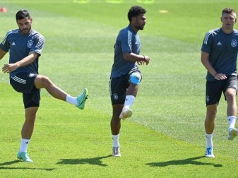 Einstimmen für Portugal: Kevin Volland (l-r), Serge Gnabry und Toni Kroos beim DFB-Abschlusstraining. Foto: Federico Gambarini/dpa Einstimmen für Portugal: Kevin Volland (l-r), Serge Gnabry und Toni Kroos beim DFB-Abschlusstraining. Foto: Federico Gambarini/dpa