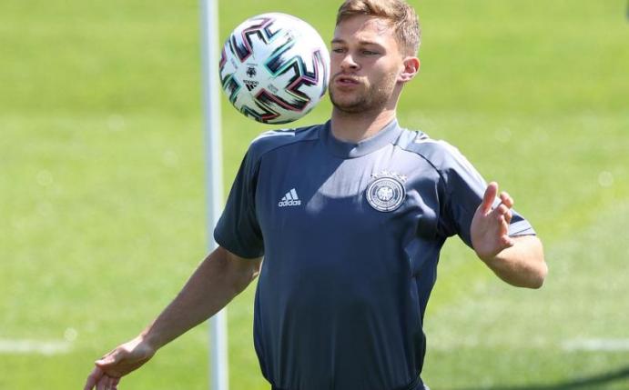 Fremdelte im Spiel gegen Frankreich auf der rechten Seite: Joshua Kimmich. Foto: Christian Charisius/dpa