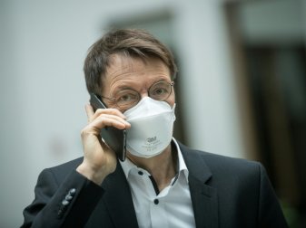 Lauterbach hält EM-Spiele in London für "unvertretbar" Lauterbach hält EM-Spiele in London für "unvertretbar"