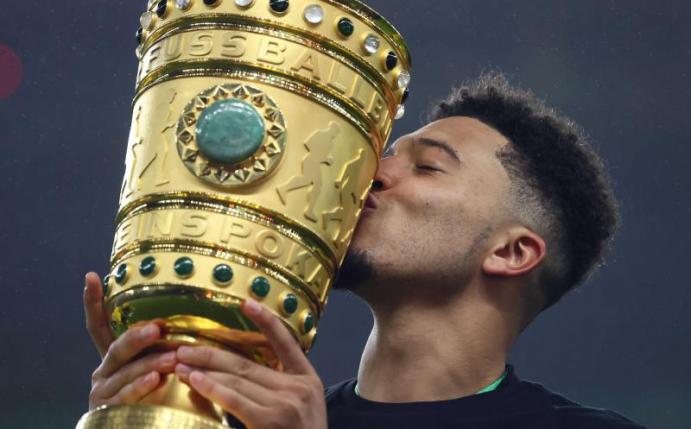 Bleibt er oder geht er beim Pokalsieger? Für Jadon Sancho soll dem BVB ein konkretes Angebot vorliegen. Foto: Martin Rose/Getty-Pool/dpa