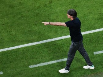 Bundestrainer Joachim Löw setzt auf Kontinuität. Foto: Christian Charisius/dpa Bundestrainer Joachim Löw setzt auf Kontinuität. Foto: Christian Charisius/dpa