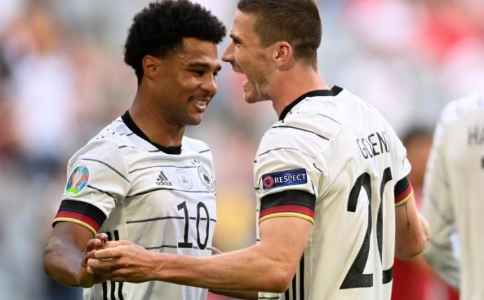 Die Hoffnung ist wieder groß: Das 4:2 gegen Portugal bringt die DFB in eine gute Position. Foto: Philipp Guelland/EPA Pool/dpa