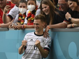Fans ja, Familie nein: Joshua Kimmich vermisst seine Liebsten während der EM. Foto: Christof Stache/Pool AFP/dpa Fans ja, Familie nein: Joshua Kimmich vermisst seine Liebsten während der EM. Foto: Christof Stache/Pool AFP/dpa