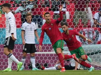 Ronaldo markiert 12. EM-Endrundentor Ronaldo markiert 12. EM-Endrundentor