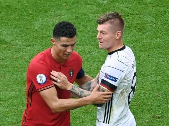 Ehemalige Real-Teamkollegen Portugals Cristiano Ronaldo und DFB-Akteur Toni Kroos (r). Foto: Federico Gambarini/dpa Ehemalige Real-Teamkollegen Portugals Cristiano Ronaldo und DFB-Akteur Toni Kroos (r). Foto: Federico Gambarini/dpa
