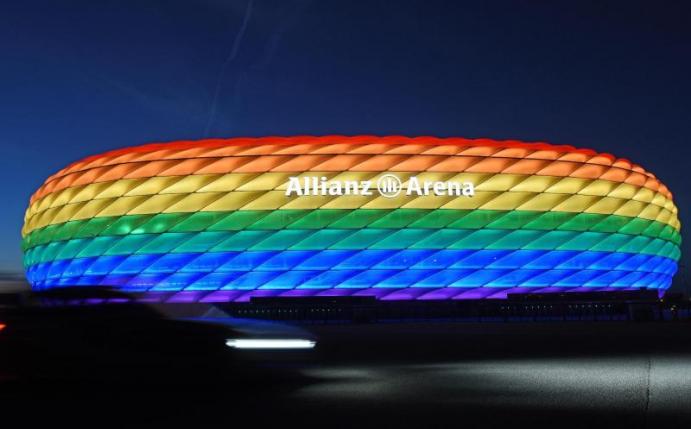 Der Lesben- und Schwulenverband in Deutschland begrüßt die Idee einer in Regenbogenfarben leuchtenden Münchner EM-Arena. Foto: Tobias Hase/dpa