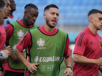 Eden Hazard ist der Kapitän der Belgier. Foto: Dmitri Lovetsky/AP/dpa Eden Hazard ist der Kapitän der Belgier. Foto: Dmitri Lovetsky/AP/dpa