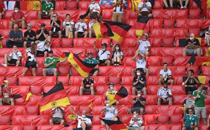 Der DFB möchte Reglungen zur Maskenpflicht prüfen