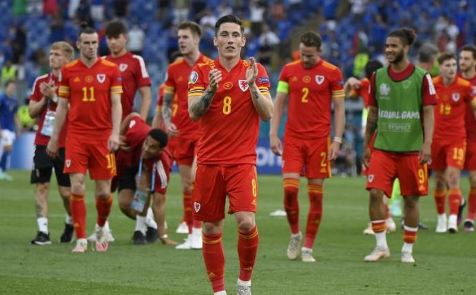 Wales freut sich die K.o.-Runde. Foto: Riccardo Antimiani/EPA Pool/dpa