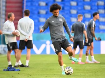 Muss sich bei der EM mit der Jokerrolle zufrieden geben: Bayern-Profi Leroy Sané. Foto: Federico Gambarini/dpa Muss sich bei der EM mit der Jokerrolle zufrieden geben: Bayern-Profi Leroy Sané. Foto: Federico Gambarini/dpa